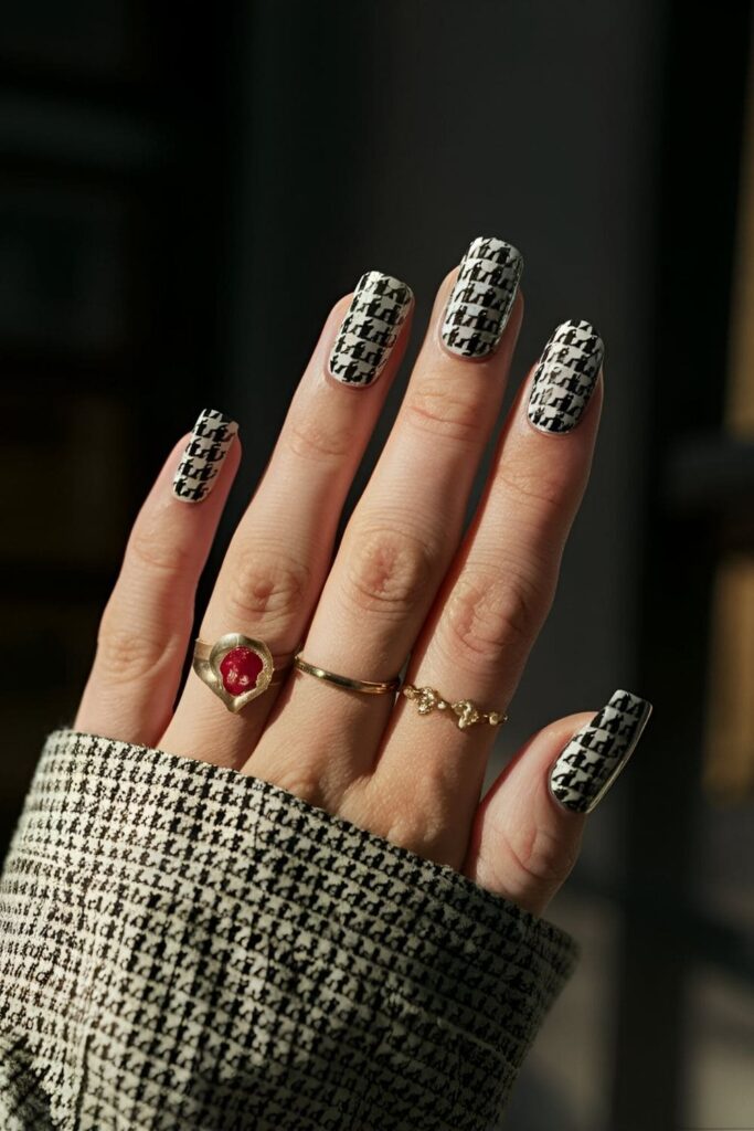 Houndstooth pattern in black on white nails